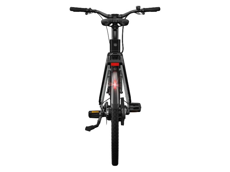 Achterkant van de Crivit e-bike met rood achterlicht in het frame en reflectoren op de pedalen