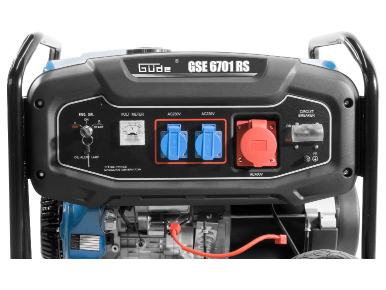 Bedieningspaneel van het Güde aggregaat met voltmeter, twee blauwe 230 volt stopcontacten en een rode 400 volt aansluiting